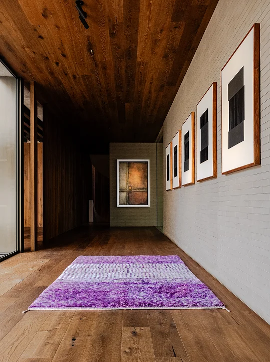 Détail texture tapis berbère laine naturelle