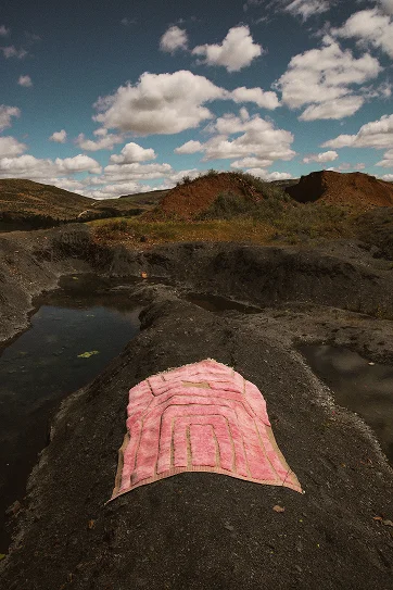 Détail motifs géométriques tapis contemporain